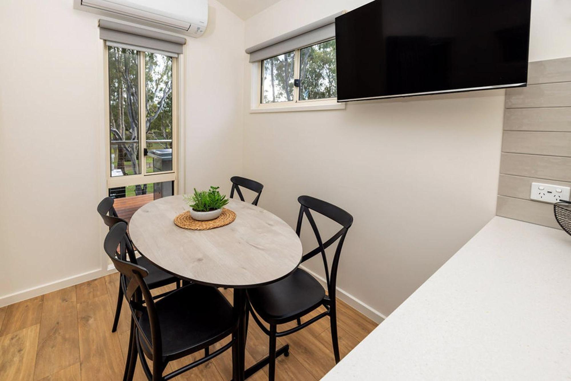 BIG4 Deniliquin Holiday Park Chambre photo
