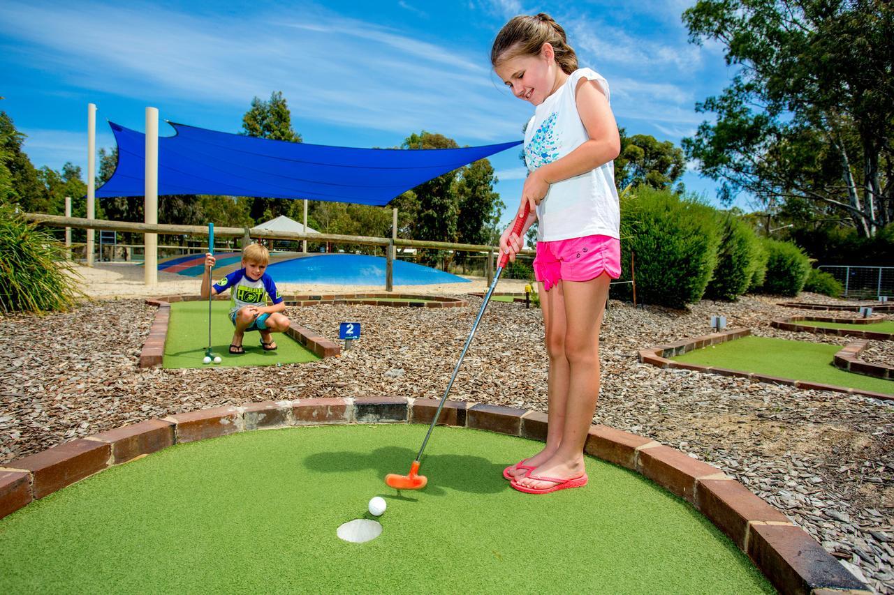 BIG4 Deniliquin Holiday Park Extérieur photo